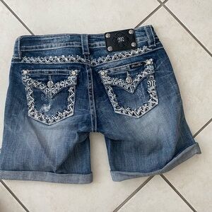 Miss Me signature distressed mid-shorts size 27